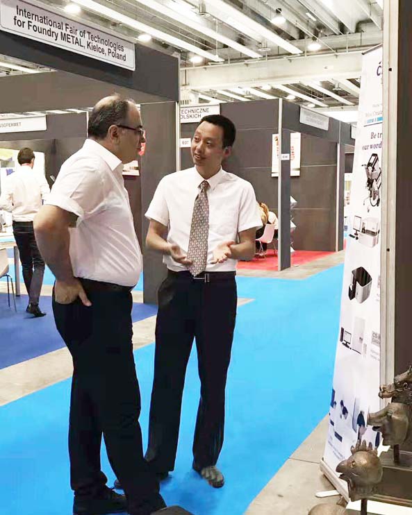 創(chuàng)想儀器系列國產(chǎn)直讀光譜儀大受參會意大利企業(yè)家們歡迎。