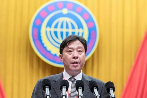 市科協(xié)黨組書(shū)記、 副主席陳曉華作工作報(bào)告