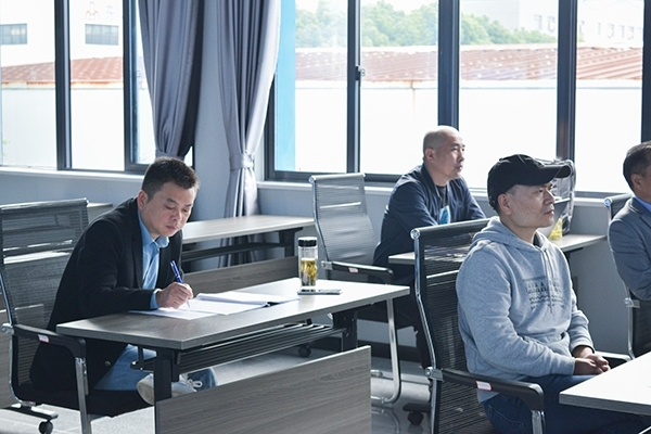 銷(xiāo)售精英參會(huì)